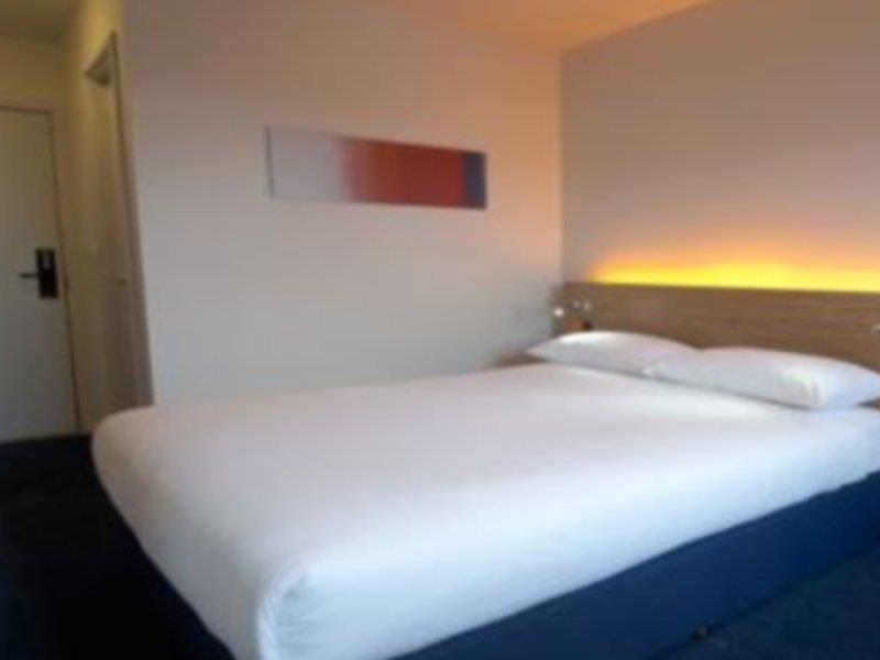 Travelodge Liverpool Stonedale Park Екстериор снимка