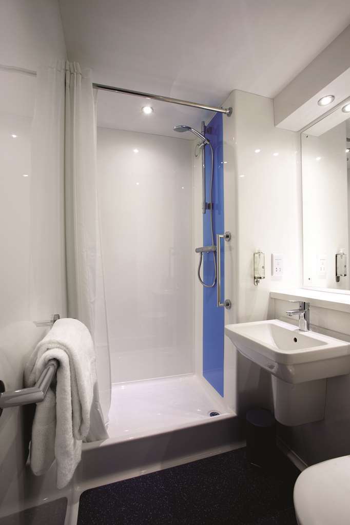 Travelodge Liverpool Stonedale Park Стая снимка