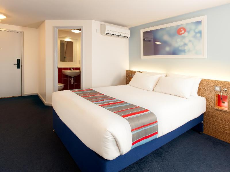 Travelodge Liverpool Stonedale Park Екстериор снимка
