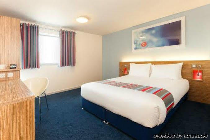 Travelodge Liverpool Stonedale Park Екстериор снимка