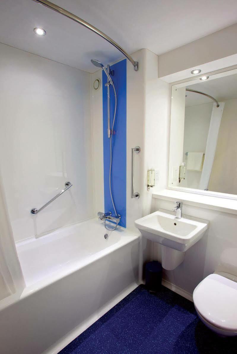 Travelodge Liverpool Stonedale Park Екстериор снимка