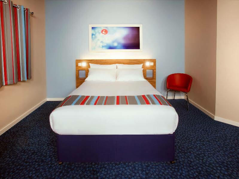 Travelodge Liverpool Stonedale Park Екстериор снимка