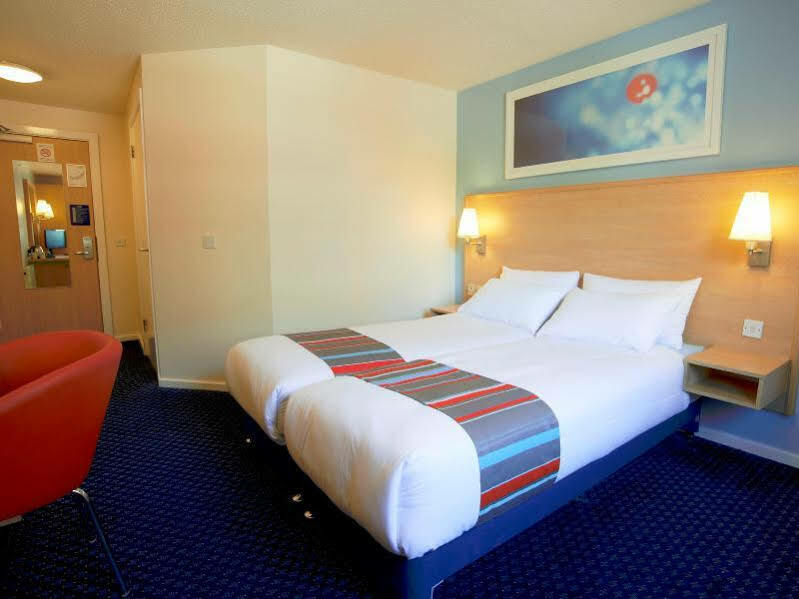 Travelodge Liverpool Stonedale Park Екстериор снимка