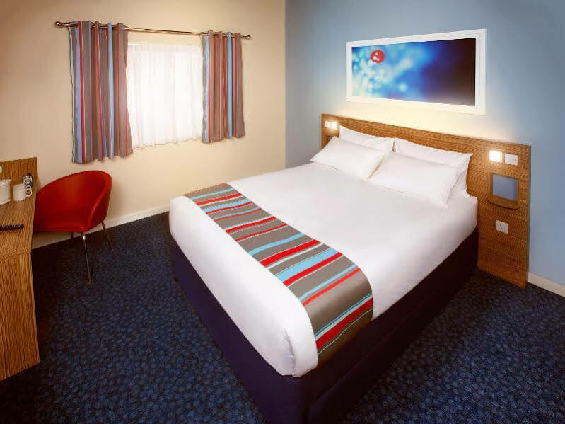 Travelodge Liverpool Stonedale Park Екстериор снимка