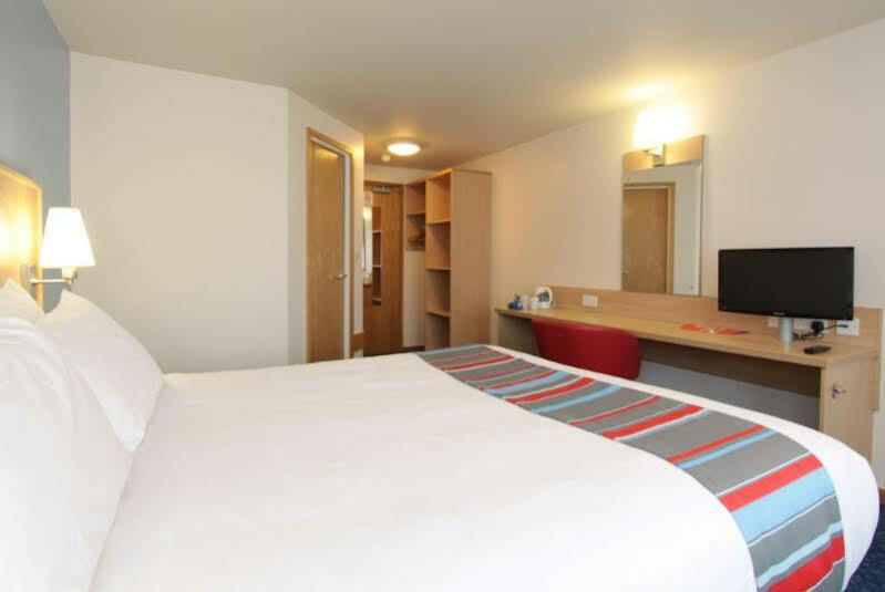 Travelodge Liverpool Stonedale Park Екстериор снимка
